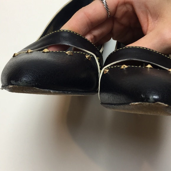 Louis Vuitton Pointed Toe Pumps - Picture 7 of 8